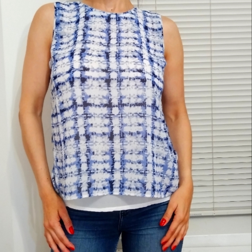 💕5/$20 SALE🤩💕Woman tops blue and white